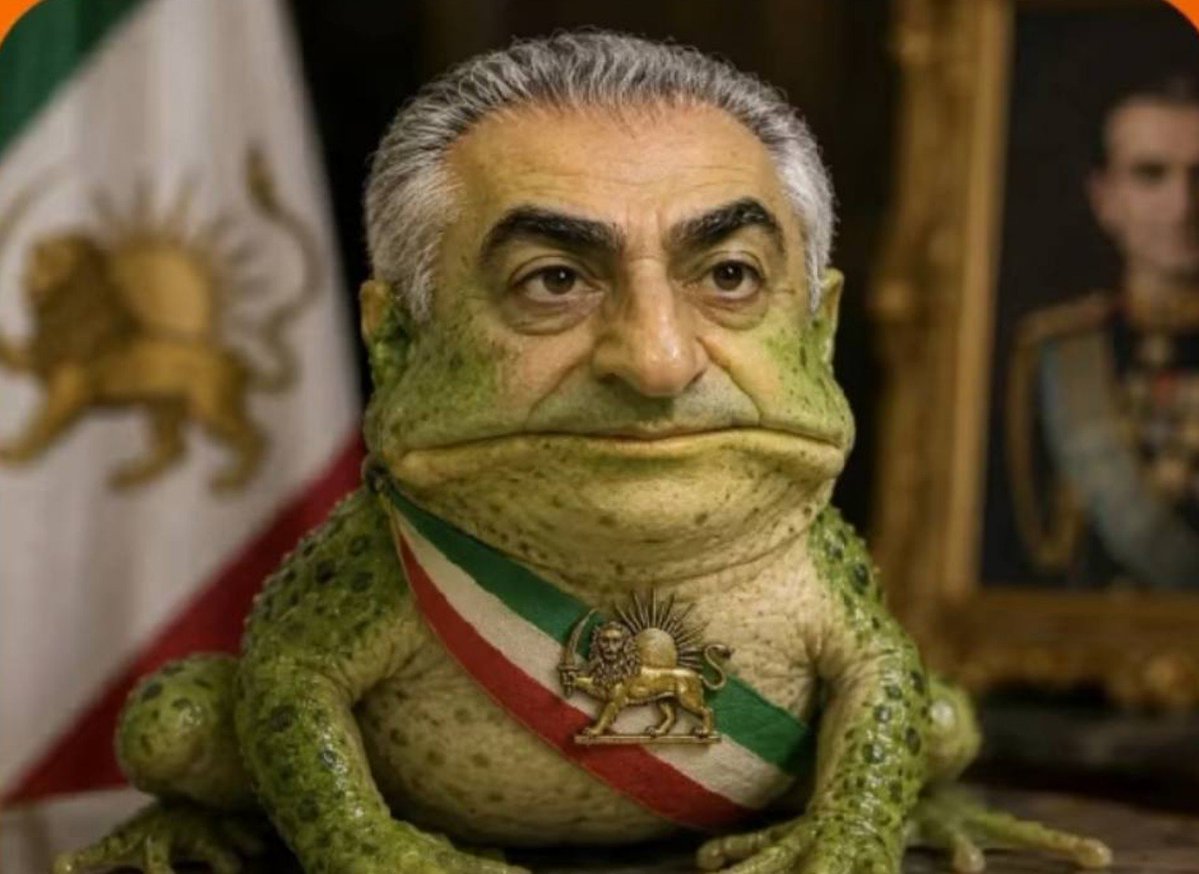mandes_bbk's tweet photo. تصورم از رضا پخلوی وقتی علی‌کریمی بهش گفت قورباغه: https://t.co/QfDE2jRbVR