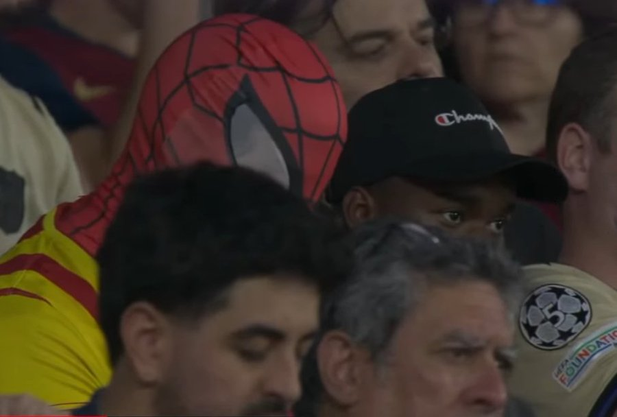 UNIVERSO_1899's tweet photo. Julián está hoy viendo el partido. Por eso no ha ido a entrenar.

AGUAAAAANTA JULIÁAAAAAAAN. https://t.co/vlqEAQHcmx