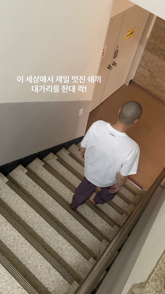bandhyukoh's tweet photo. [MV BTS] HYUKOH -  KoK

© dasomhahn

#hyukoh #혁오 https://t.co/NVUOs9PkSp
