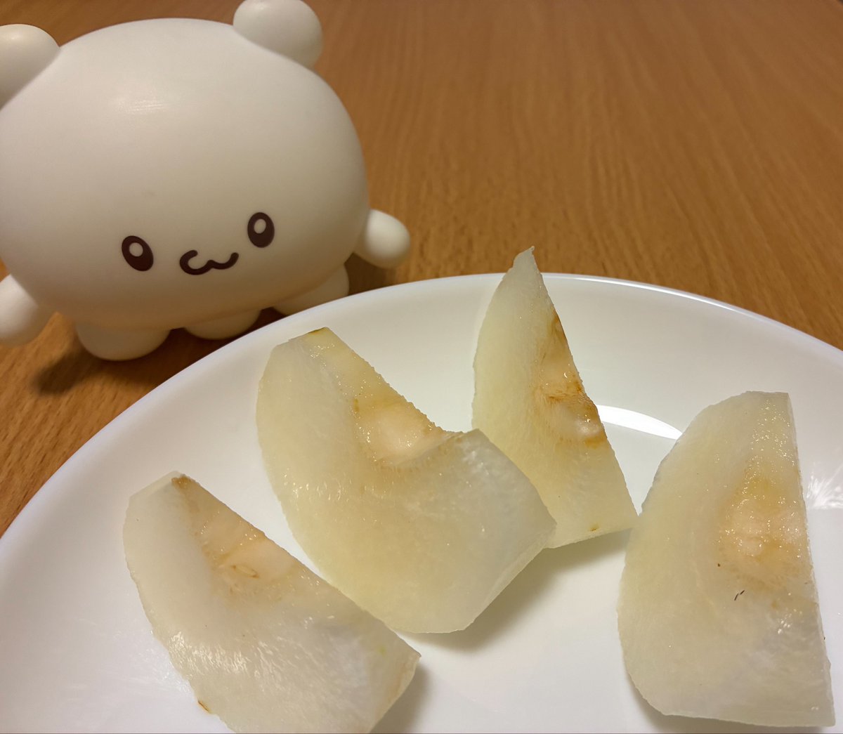 muririr's tweet photo. 頑張って梨買って剥いた https://t.co/qjNZx2L61a