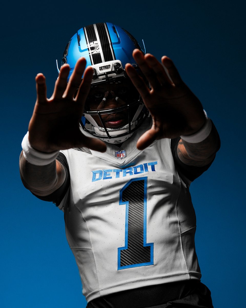 Lions's tweet photo. Silver
Honolulu Blue
Black https://t.co/DWLWUhSX7W