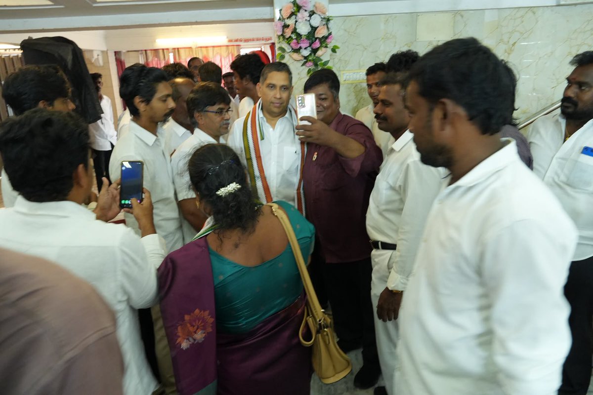 pravchak's tweet photo. நாடாளுமன்ற மழைக்காலக் கூட்டத்தொடரில் என்ன நடந்தது?

நானும், திரு. @PChidambaram_IN அவர்களும், திரு. @WriterRavikumar அவர்களும் இணைந்து @INCTamilNadu தலைவர் @manickamtagore அவர்களால் தொடங்கப்பட்டு, சென்னை மாவட்டக் காங்கிரஸ் தலைவர்களால் முன்னெடுக்கப்பட்ட கூட்டத்தில் உரையாற்றினோம் https://t.co/VIpaPr4IEd