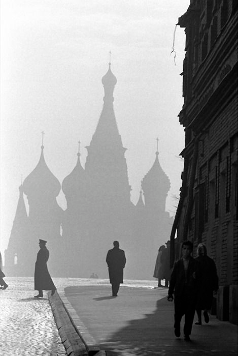 TheDailyEurope's tweet photo. St. Basil's Cathedral, Moscow, USSR, 1961
By Burt Glinn https://t.co/rMrmF1xbiJ