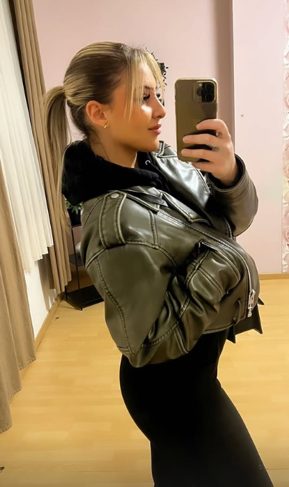 GoonInflusFR's tweet photo. 👤Visage 7/10
🍑Corps 8,5/10

Le corps est vraiment pas mal.. 

https://t.co/0dVL99rQ3z https://t.co/llKuiewoRt