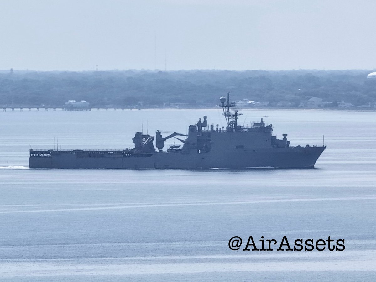 AirAssets's tweet photo. 1200 hrs Eastern the USS Tortuga LSD-46 a Whidbey Island-class dock landing ship returning to Naval Station Norfolk from sea.

#lsd46 #usstortuga #usnavy #nob #norfolknavalstation #navsta https://t.co/Um8s8G4oSo