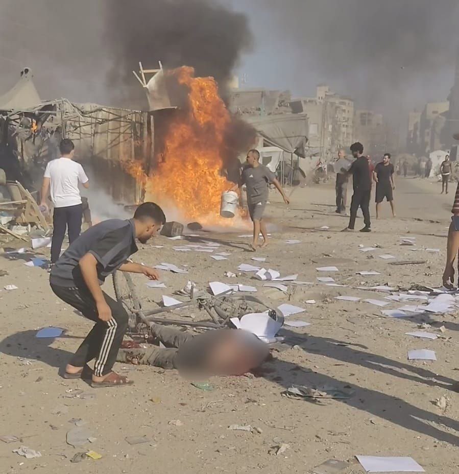 warfareanalysis's tweet photo. ⚡️Gaza sources:

A Palestinian (Hamdi Ahmed Hamed Kahil, 45) was killed and others injured in an Israeli drone bombing targeting an electric bicycle near al-Sinaa Junction, west of Gaza City. https://t.co/oDZoioTEHr