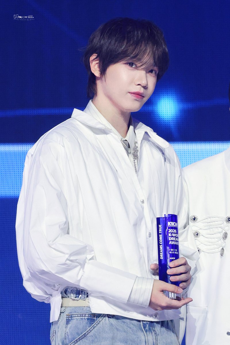 M9eowiiii's tweet photo. 260827 KWDA 수상
🏆
#SHUAIBO #장슈아이보 #AHOF #아홉 https://t.co/4tkTuyLAOP