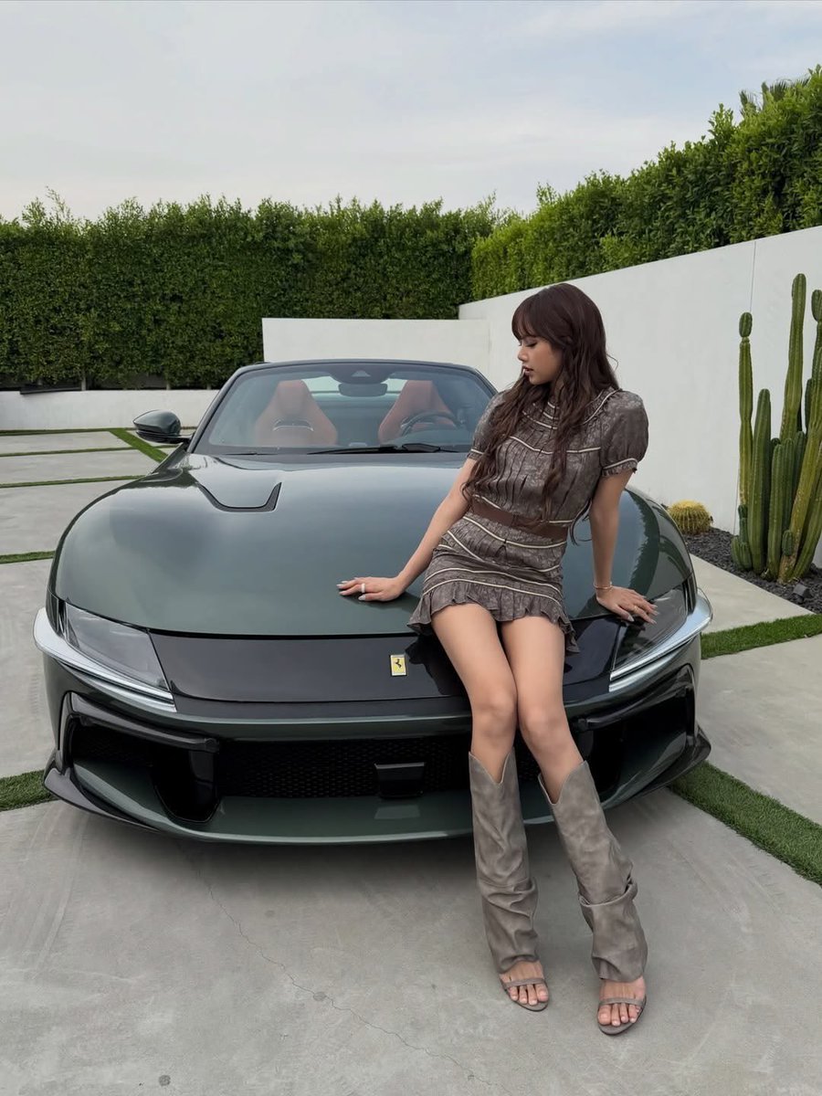 alterlalexie's tweet photo. “pero Lisa solo habla de su cuerpo y de su dinero.” si yo tuviera la cara, el cuerpo, y el dinero de Lisa, verías mi culo y mis carros por todas partes, así que cállate. https://t.co/2CtsuxlpTn