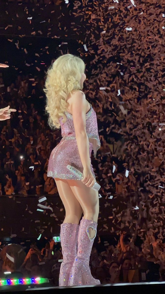 dontsmilez's tweet photo. an actual polly pocket  ཻུ۪۪♡. https://t.co/d8HWWiUHHj