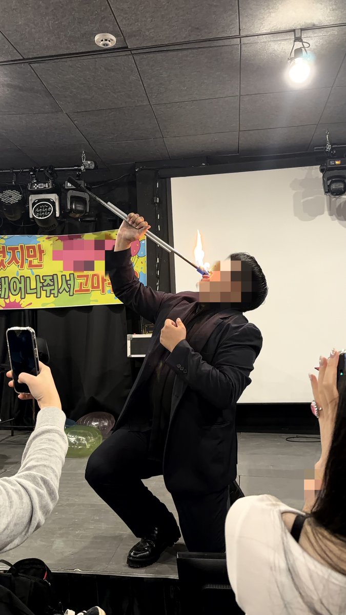 i43talks's tweet photo. 풍선삐도 타로도 마술사도 있는 석길이 생팬입니다♡ https://t.co/4F4TMwOeJg