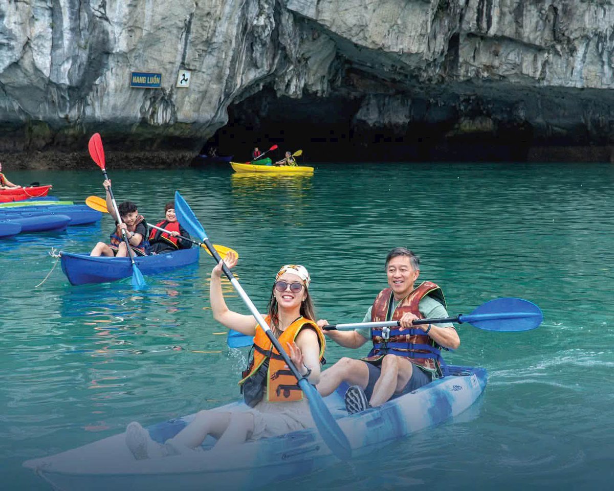 FranklinBurlin's tweet photo. Experience Ha Long Bay in 2 days and 1 night with Phương Nam Motobike’s luxury cruise. Enjoy gourmet seafood, sunrise and sunset views, caves, kayaking, and first-class service. Start your unforgettable adventure today. https://t.co/rnth3tHC9F