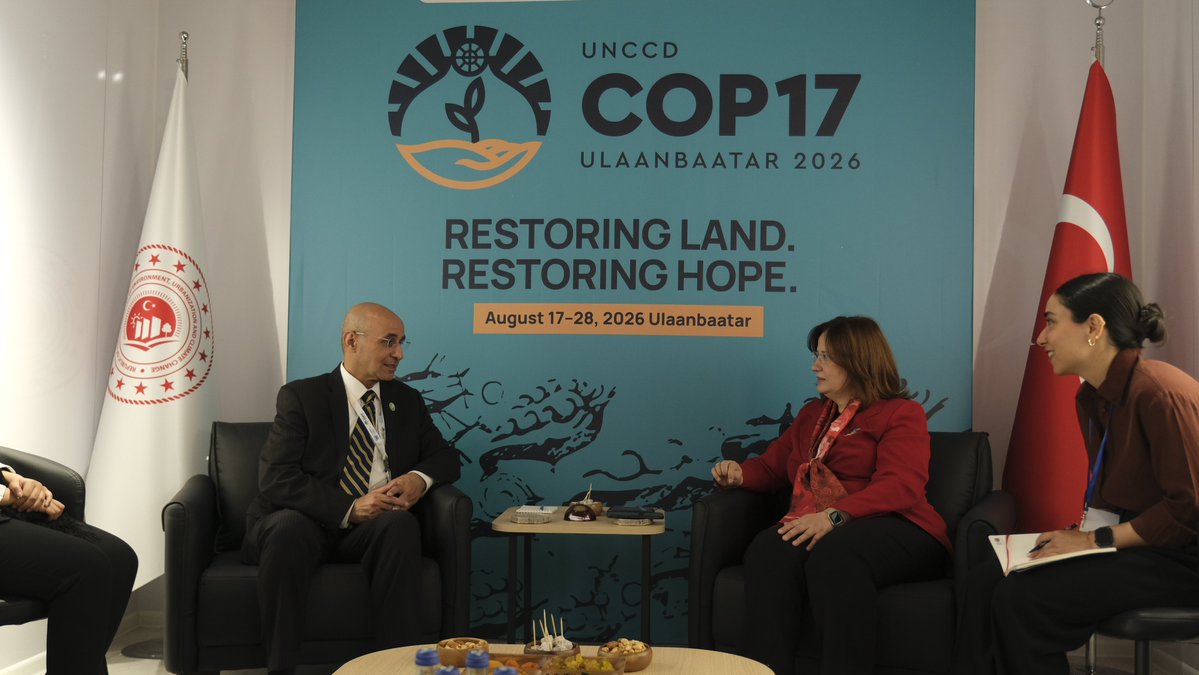 cemgovtr's tweet photo. Birleşmiş Milletler Çölleşmeyle Mücadele Sözleşmesi 17. Taraflar Konferansı (UNCCD COP17) temasları kapsamında, Bakan Yardımcımız Sayın Fatma Varank;

🌿 Senegal Çevre ve Ekolojik Geçiş Bakanı Dr. Aliou Gory Diouf,

🌿 UNCCD İcra Direktörü  Yasmine Fouad,

🌿 Orta Doğu Yeşil Girişimi (MGI) Genel Sekreteri Ibrahim Alturki

ile ikili görüşmeler gerçekleştirdi.

#unccd #cop17 #cop31