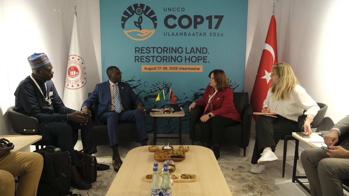 cemgovtr's tweet photo. Birleşmiş Milletler Çölleşmeyle Mücadele Sözleşmesi 17. Taraflar Konferansı (UNCCD COP17) temasları kapsamında, Bakan Yardımcımız Sayın Fatma Varank;

🌿 Senegal Çevre ve Ekolojik Geçiş Bakanı Dr. Aliou Gory Diouf,

🌿 UNCCD İcra Direktörü  Yasmine Fouad,

🌿 Orta Doğu Yeşil Girişimi (MGI) Genel Sekreteri Ibrahim Alturki

ile ikili görüşmeler gerçekleştirdi.

#unccd #cop17 #cop31