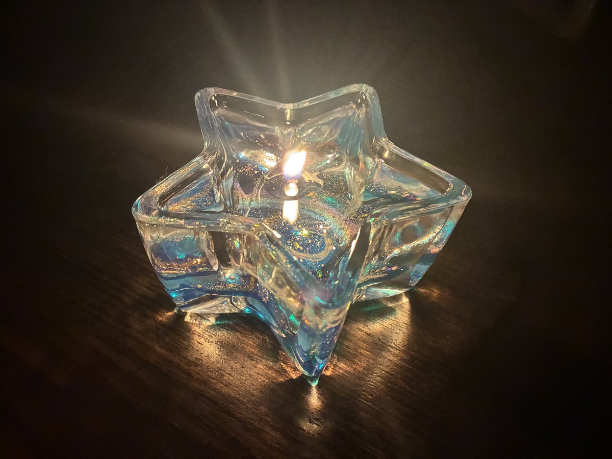orion__49's tweet photo. めちゃくちゃ良くね

貰ってからずっともったいぶってしまってあったキャンドルに火つけてみた https://t.co/0bvIMDcjtv