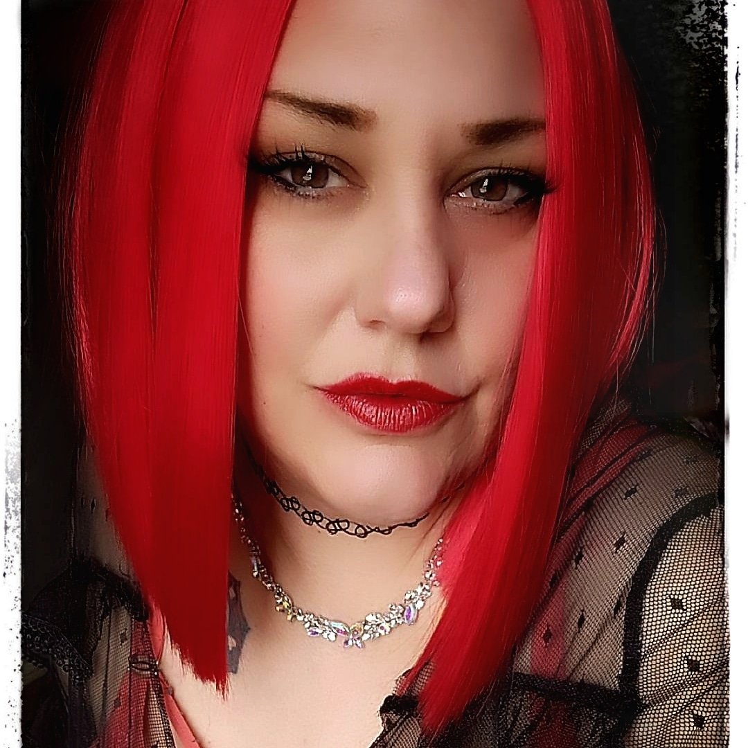 kurrves's tweet photo. I can look hot as a redhead or my natural auburn hair maybe not so much a blonde haha.
#flashbackfriday #redwig #glamdoll #beautyfirst #genX #gothdoll https://t.co/vCFVWiNPW6