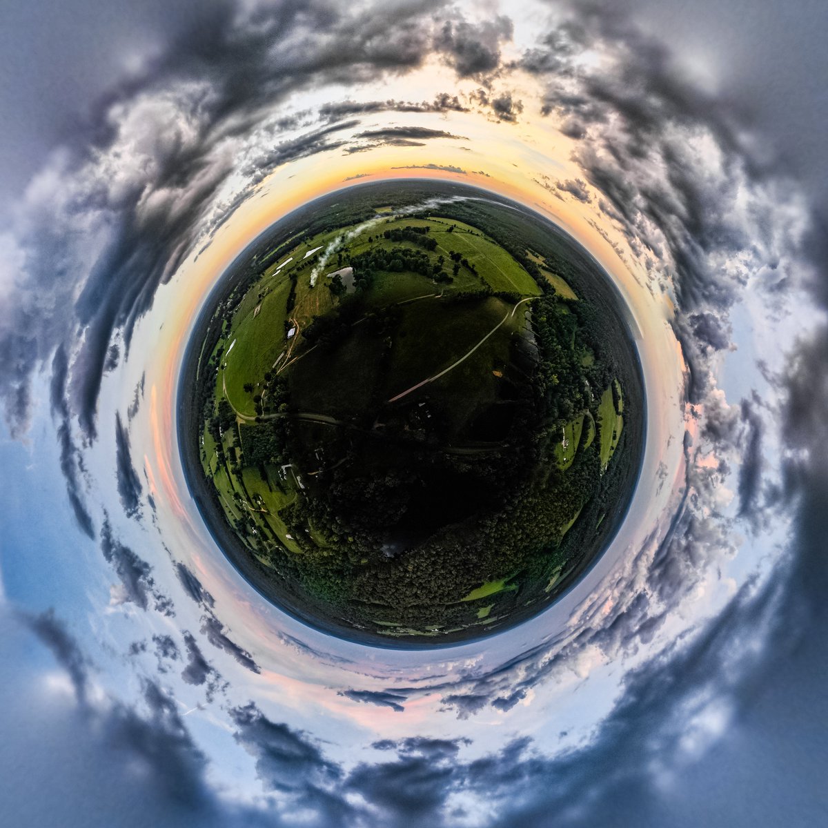 Joshperry0's tweet photo. Macroscopic influence.

Weather, agriculture, industry, markets, people.

Different scales. Same planet. Connected systems. https://t.co/amNWUDK73p