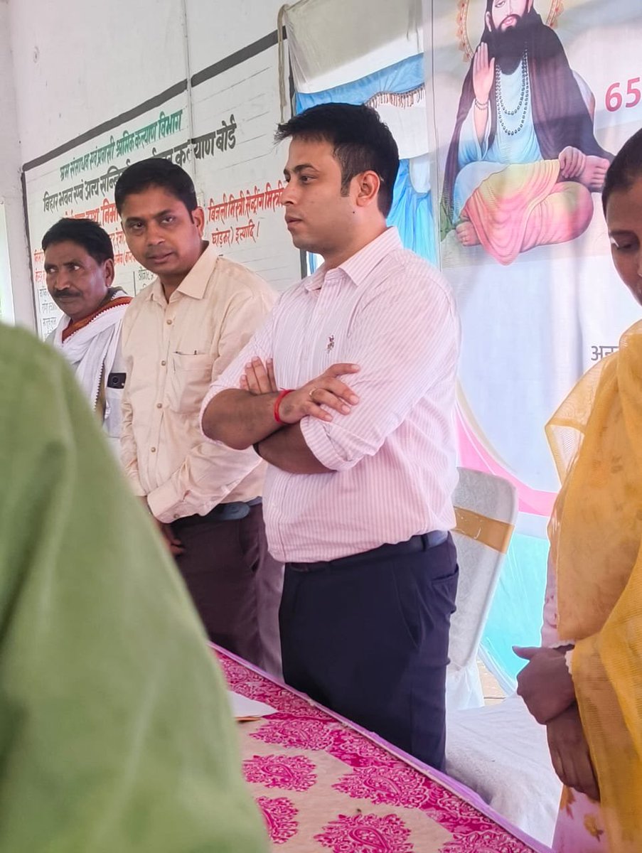 kaimurdm's tweet photo. कैमूर के कबार में संत रविदास जी की 650वीं जयंती पर जिला पदाधिकारी द्वारा 'श्री गुरु संत रविदास विकास शिविर' का शुभारंभ।
​22 प्रमुख योजनाओं का सीधा लाभ
​पात्र परिवारों को समयबद्ध योजनाओं से जोड़ने का लक्ष्य
​#Kaimur #BiharGov #GuruRavidasJayanti #VikasShivir
@IPRDBihar https://t.co/SQ7wedaRrI