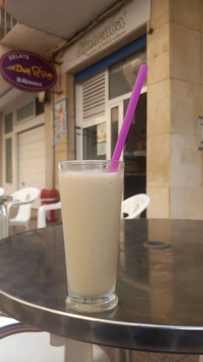 PepGranellTrave's tweet photo. 3-5 días y cierran 😥😥
Cómo lo voy a echar de menos.
Aquí siempre granizada.
#orxata #Horchata #gastrolovers #Twitter #merienda #eat #verano2026 #estiu #Agosto #foodlovers #foodie #BuenasTardes https://t.co/GLYFr7harE
