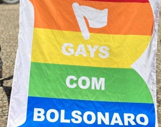 masselu__'s tweet photo. tava paquerando um casal de homens bem gostosinhos aqui na feira e quando conversamos brevemente e me passaram o Instagram me deparo com o que não estava preparado...
O brilho caiu na hora. https://t.co/vQ5ZwChUvt