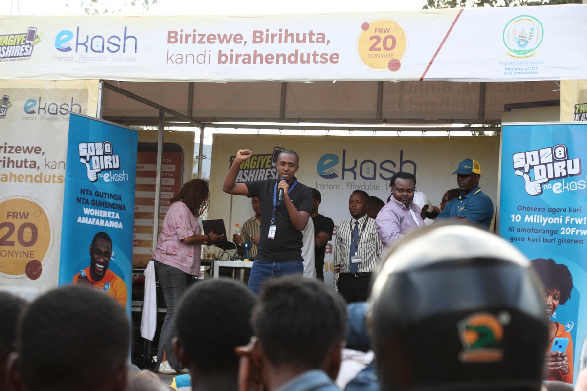 MwalimuSacco's tweet photo. Ku wa 26/08/2026, @MwalimuSacco yifatanyije na @CentralBankRw, @RwandaICT, @RSwitch n'ibindi bigo by’imari mu bukangurambaga bwa #TwagiyeKashiresi bugamije gushishikariza abaturage gukoresha ikoranabuhanga mu guhererekanya Frw, aho kuyagendana mu ntoki bwabereye @MusanzeDistrict https://t.co/XlpuT2EJmO