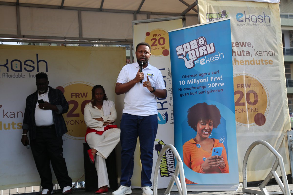 MwalimuSacco's tweet photo. Ku wa 26/08/2026, @MwalimuSacco yifatanyije na @CentralBankRw, @RwandaICT, @RSwitch n'ibindi bigo by’imari mu bukangurambaga bwa #TwagiyeKashiresi bugamije gushishikariza abaturage gukoresha ikoranabuhanga mu guhererekanya Frw, aho kuyagendana mu ntoki bwabereye @MusanzeDistrict https://t.co/XlpuT2EJmO