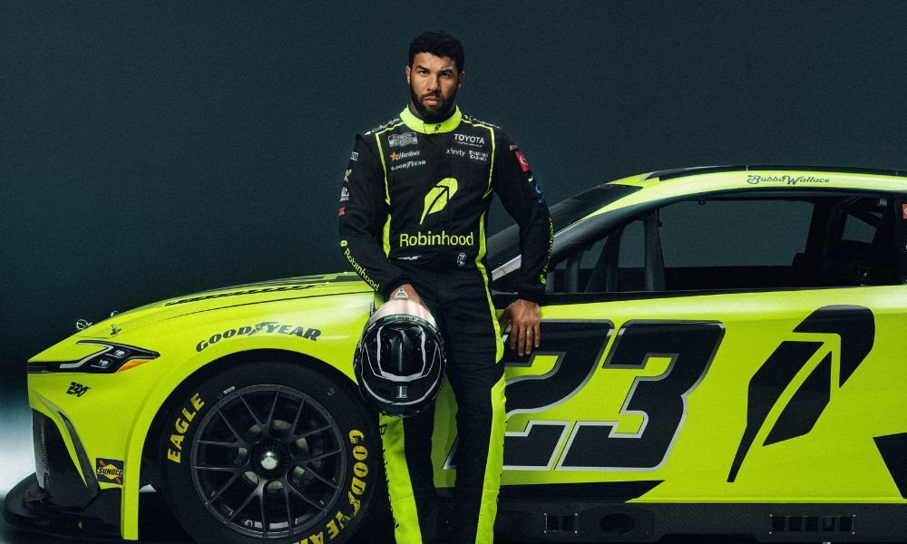TheRobinhoodCar's tweet photo. Our meme isn't just a boring meme.
It's inspired by a true legend on the track, @BubbaWallace, and the iconic real-world @RobinhoodApp NASCAR. 

We took that unstoppable energy, upgraded it to a Tesla on the blockchain, and made $ROBI.
Real speed, real disruption. The retail revolution is in the fast lane. 🟢💨

@Natan_benish we waiting for your support