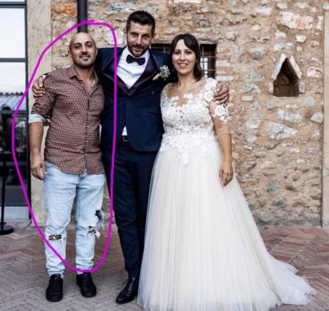 CrisisConWiFii's tweet photo. 8 julio 2025.

Andrea Russo, 35 años, de Calcinate.

Se lanzó al motor izquierdo de un Airbus Volotea con destino a Asturias.

Tenía antecedentes de drogas.

Aeropuerto paralizado horas. https://t.co/wpp7ThioPz