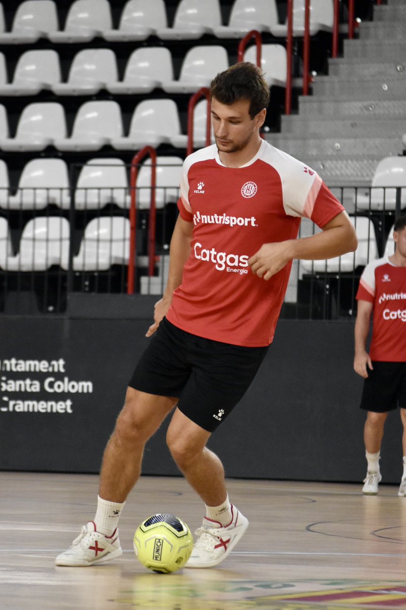 fsalagarcia's tweet photo. ⚔️ Preparats per la semifinal de la Copa Catalunya vs @Rubifutbolsala d’aquest divendres (18.45h, Pavelló Nou)! 

#ElFuturEsJugaAmbTu https://t.co/vVaHUHhcMA