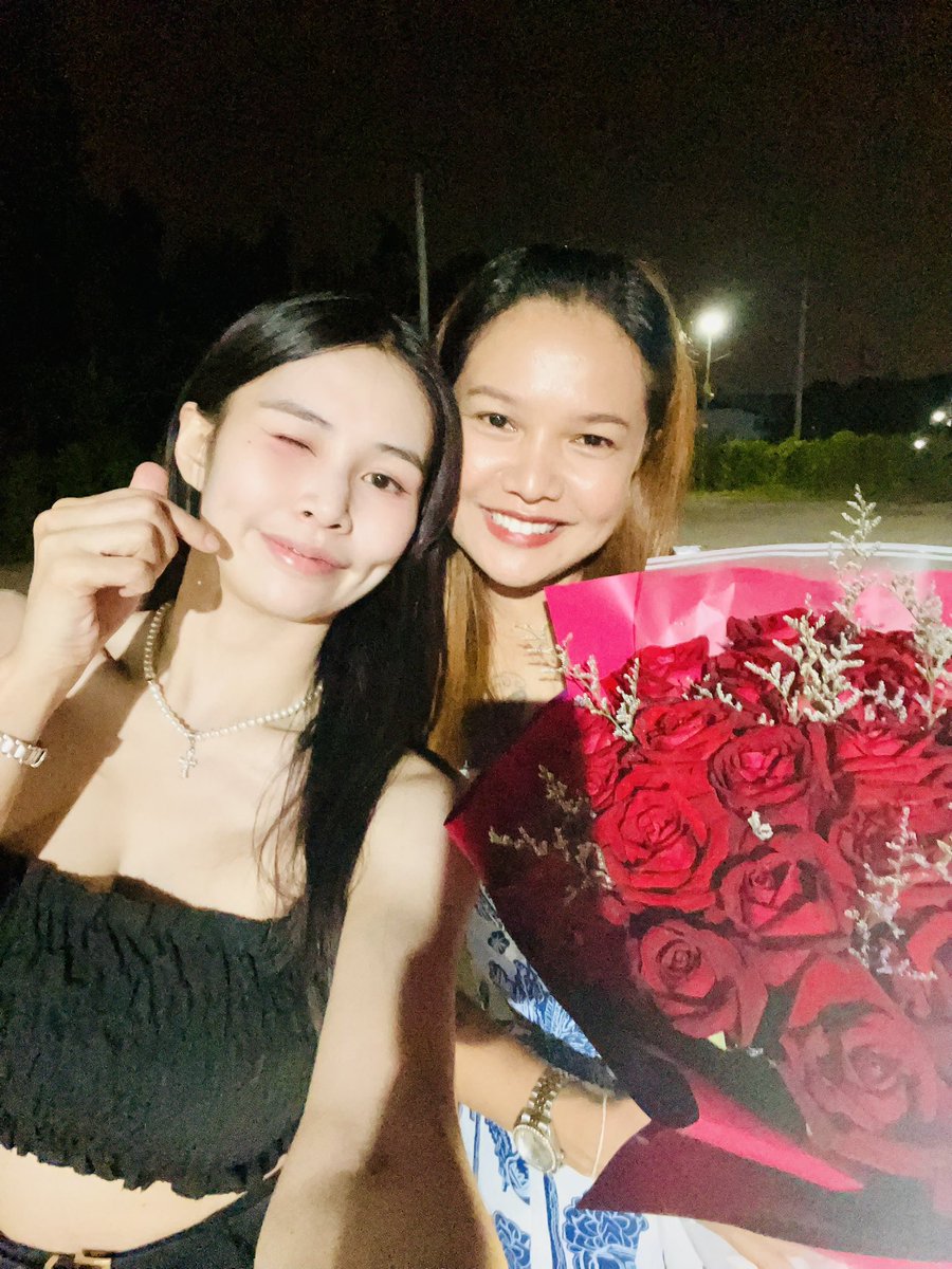 1986Punum's tweet photo. เลิฟๆนะคะ🥰❤️💛 https://t.co/72mA2JfQ9C