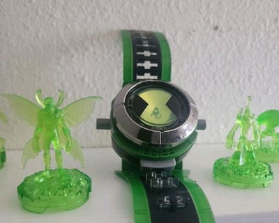 FragmentSpidey's tweet photo. Hey man-

yeah im not doing that sorry guys check out these cool omnitrix toys https://t.co/LtyDNvgeRm