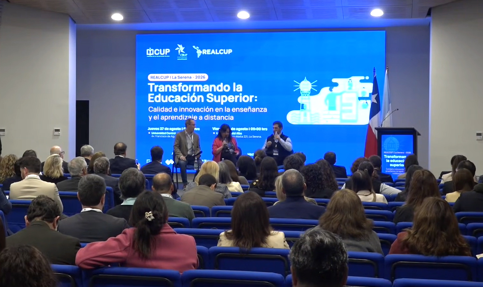 UDLA_CL's tweet photo. [AHORA]🔴Michele Bass, directora de eCampus de Universidad de Las Américas, modera panel “El futuro de la Educación Superior”, parte del ciclo “Educación Digital e Inteligencia Artificial en la Educación Superior” de #REALCUP en La Serena.
👉Síguelo aquí: https://t.co/OSDGM881j1 https://t.co/i5mzMbOP26