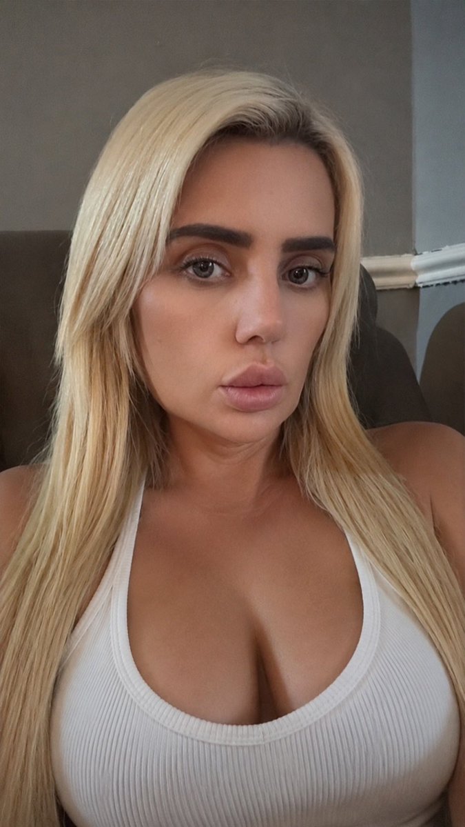 FindomAlex4's tweet photo. Good evening Findom &amp; Femdom 😍

Who wants to get to know Goddess tonight? https://t.co/uFWdn1MlVl