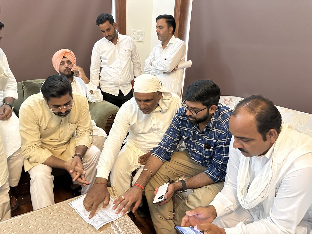 DVJChautala's tweet photo. आज डबवाली हलके के मिठड़ी फार्म पर अपने परिवारजनों के बीच पहुंचकर उनसे मुलाकात की। अपनों का हालचाल जाना, उनकी बातें सुनीं और क्षेत्र से जुड़ी समस्याओं पर विस्तार से संवाद किया, संबंधित समस्याओं के समाधान के लिए मौके पर आवश्यक कदम उठाए। https://t.co/38kti3XLe5