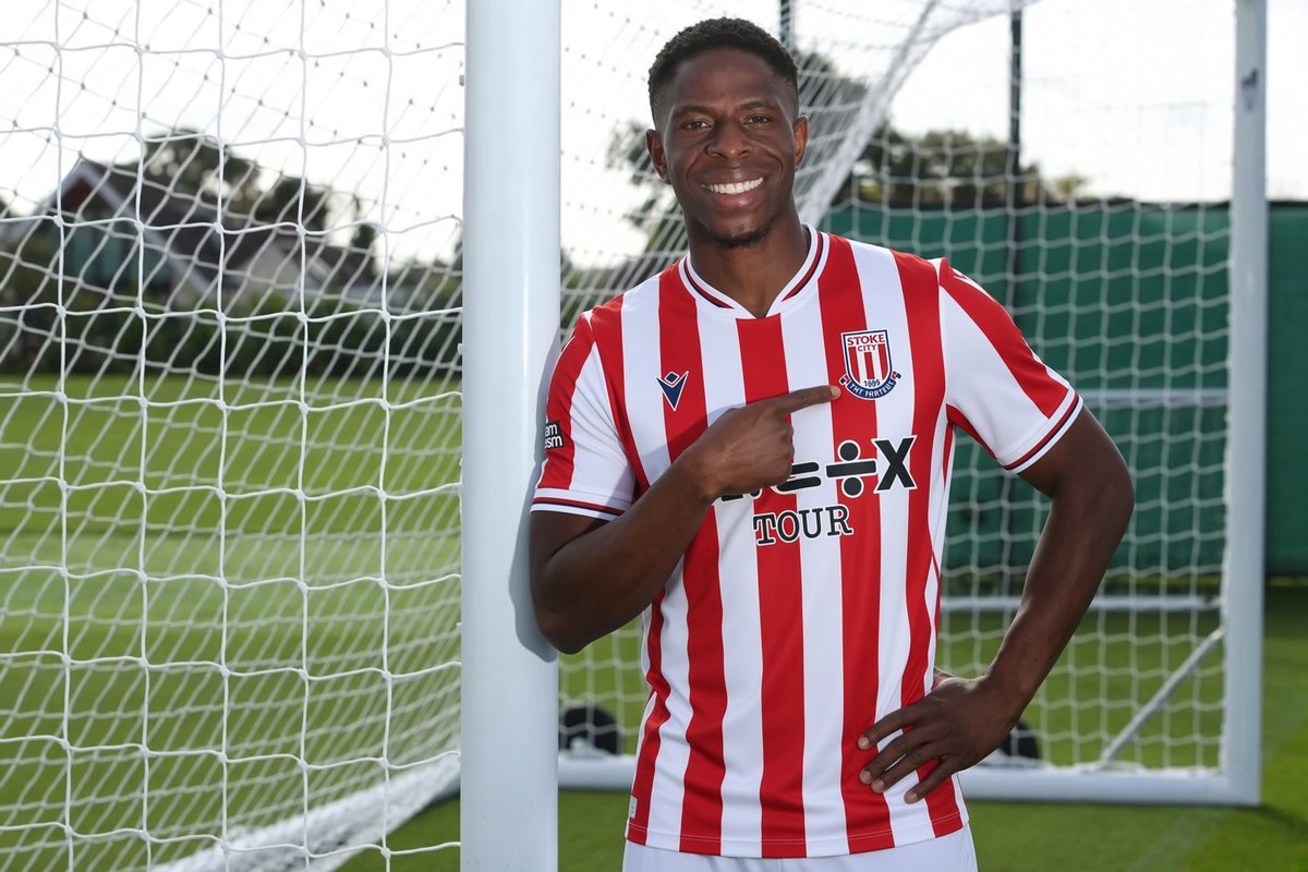 TheoShark7's tweet photo. Stoke in talks for Chido Ogbene
Third Ipswich player this window after Hirst &amp; Johnson.
Ireland international.
Last season: Sheff Utd loan — 13 apps, 1G 1A
Would you take him?
#SCFC #StokeCity #Ogbene #Championship #TransferNews https://t.co/tyUDVDbOCw