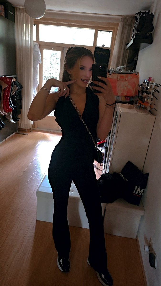 IamRachelSparks's tweet photo. Off to spend money (not Mine)

#Findomme × #Goddess × #Femdom https://t.co/xQWKzhA2nO