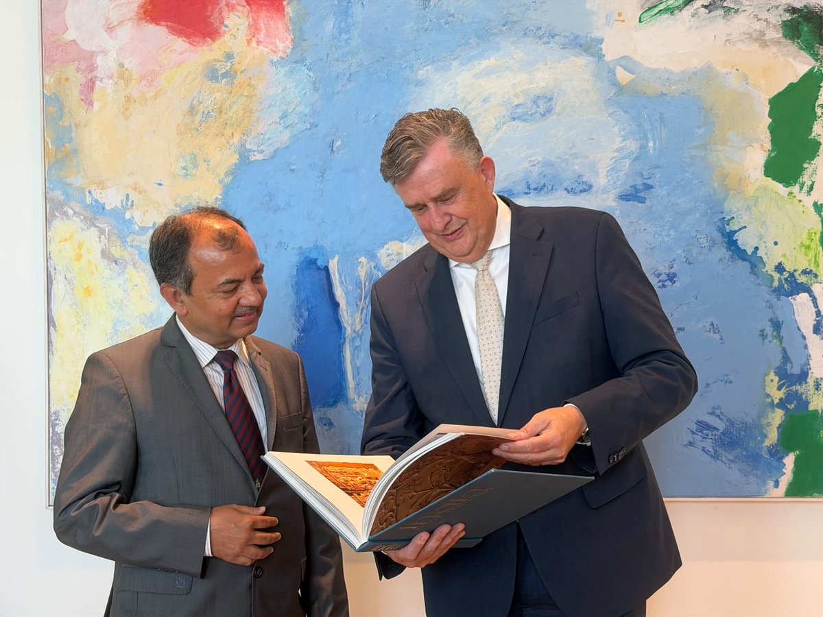 IndinNederlands's tweet photo. H.E. Ambassador Kumar Tuhin @ktuhinv had a productive meeting with Mr. Emile Roemer @emileroemer, King’s Commissioner to the Province of @Limburg in Maastricht.

Limburg, the southernmost province in the Netherlands, is an innovation hub and home to major companies in the chemicals, logistics and agricultural industry. 

They exchanged views on increasing  the partnership between India and Limburg in the areas of trade, economy, green energy, education, high tech, and talent opportunities. 

 @MEAIndia @IndianDiplomacy