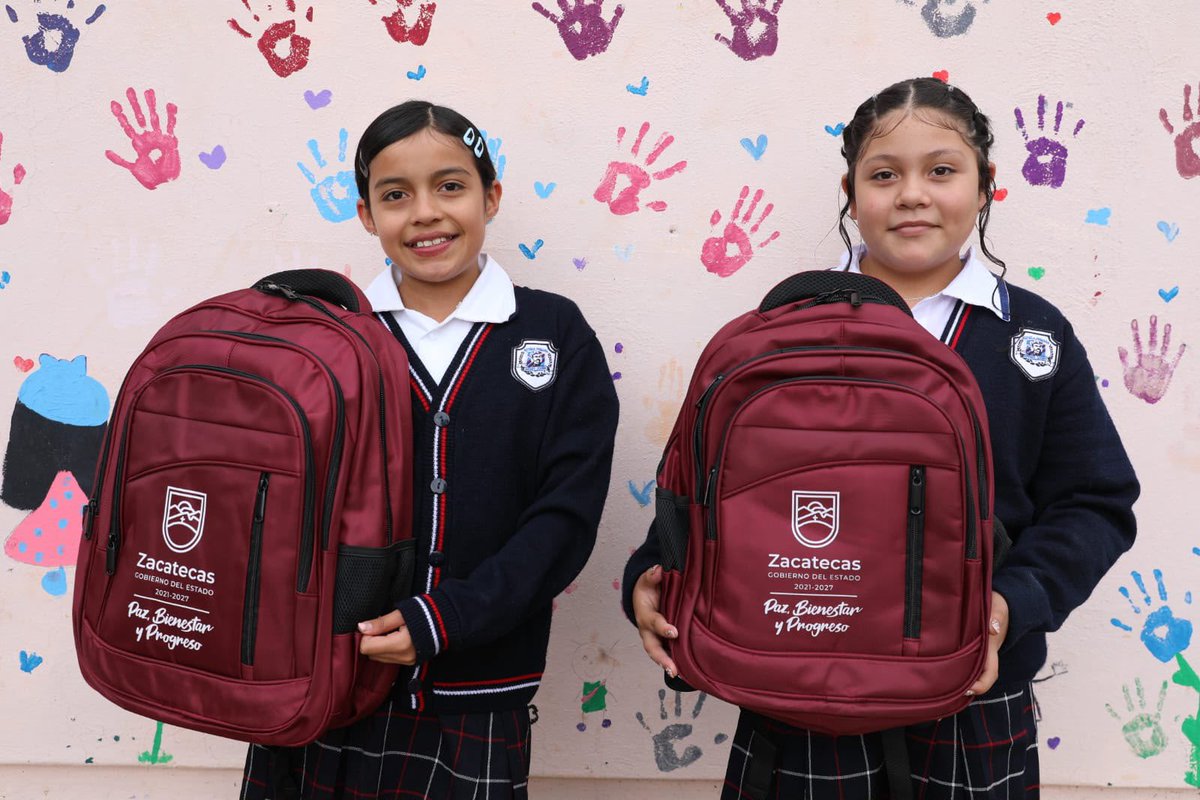 DavidMonrealA's tweet photo. 🎒📚 Con Educación para el Bienestar, seguimos apoyando a las familias zacatecanas con la entrega de mochilas y útiles escolares para niñas, niños y jóvenes de todo el estado.

Para la entrega de útiles escolares y mochilas para alumnos de primaria y secundaria pública, deben descargar e imprimir su comprobante de preinscripción: 
👉 https://t.co/yhjHSCmYRS y llevarlo impreso junto con una copia de una identificación oficial.

#AñoDelProgreso