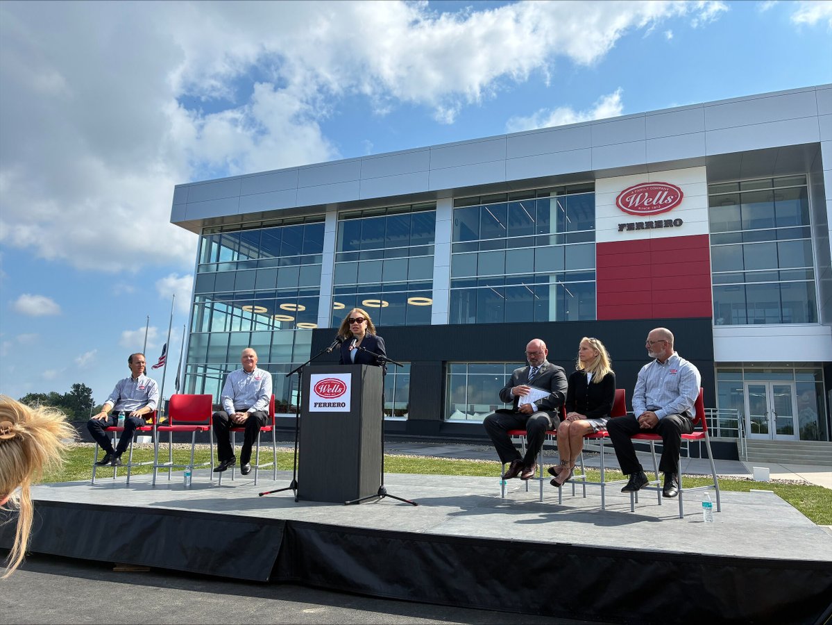 EmpireStateDev's tweet photo. 🍦 A $425M investment is bringing more jobs, more innovation, and more ice cream to Western New York! Wells Enterprises' expanded Dunkirk facility will create 270 jobs, retain 380, and strengthen New York's food manufacturing industry. Learn more: https://t.co/YIMZsoV865 https://t.co/Gq3nx1rQrv