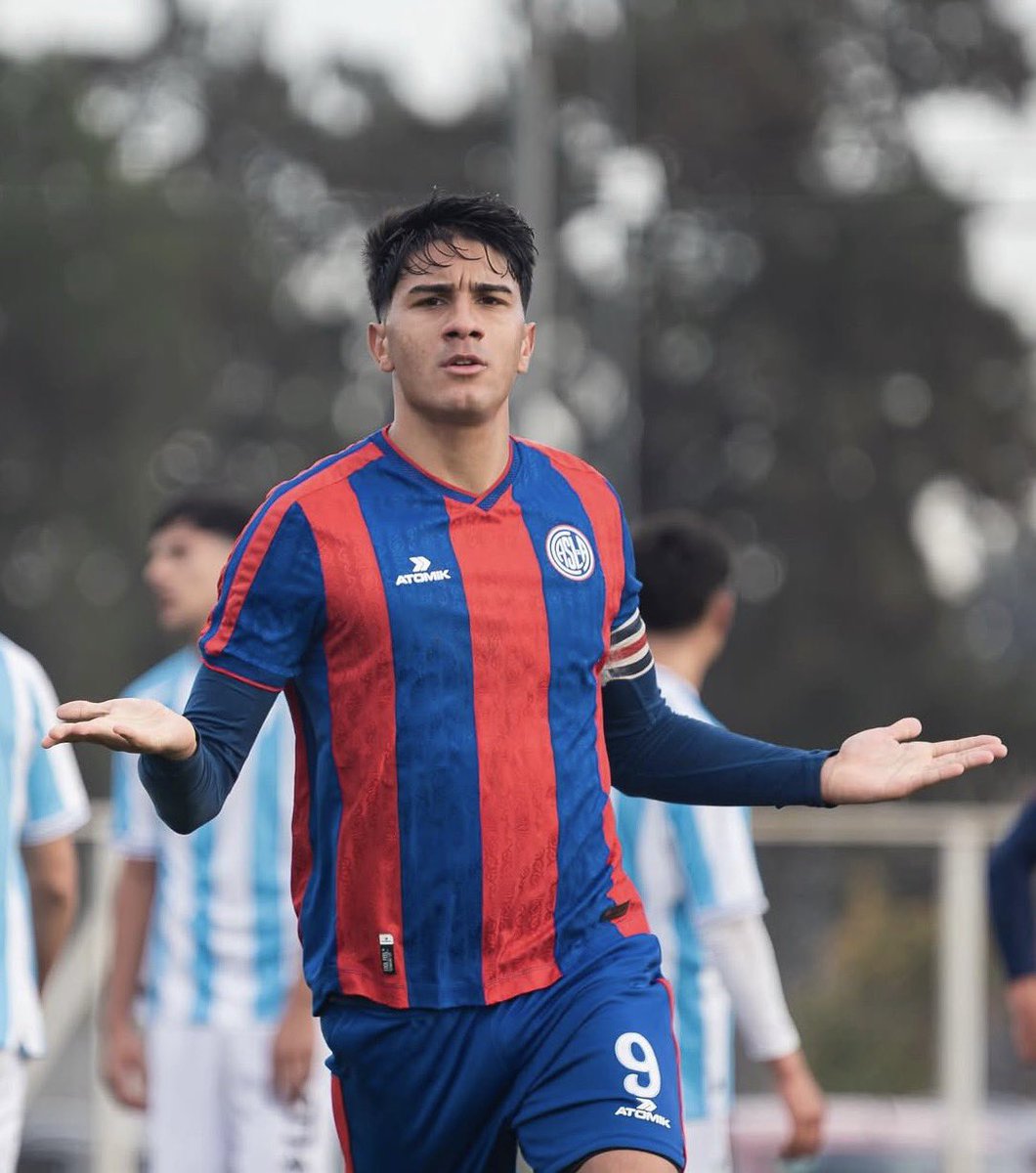 InfoAzulgrana_'s tweet photo. El día de hoy formaron parte de la práctica de la primera división Juan Ignacio Espinosa, extremo categoria 2008, y Azael D'Alessandro, centrodelantero categoria 2007. https://t.co/IYRUHJl7Y2