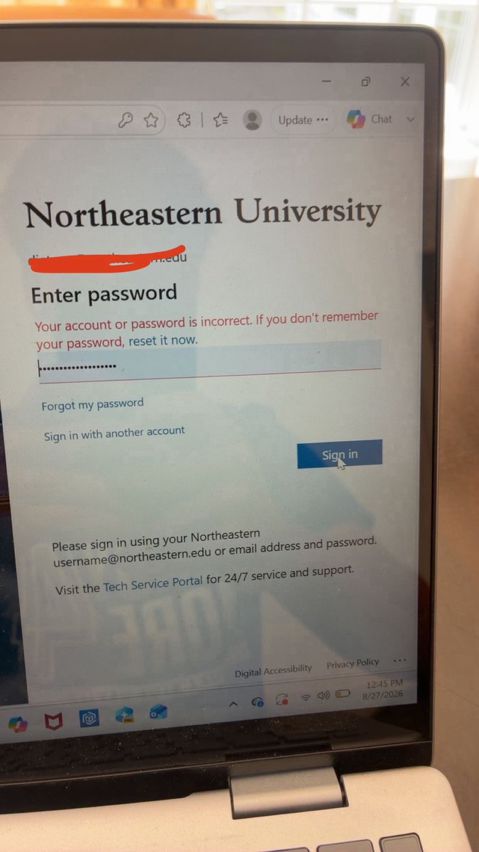 kalebort61's tweet photo. This happens literally every time I try to login to my school email. It makes me change it like 2x a week. They have to be fucking with me right? #schooldox https://t.co/pJ12ntBiet