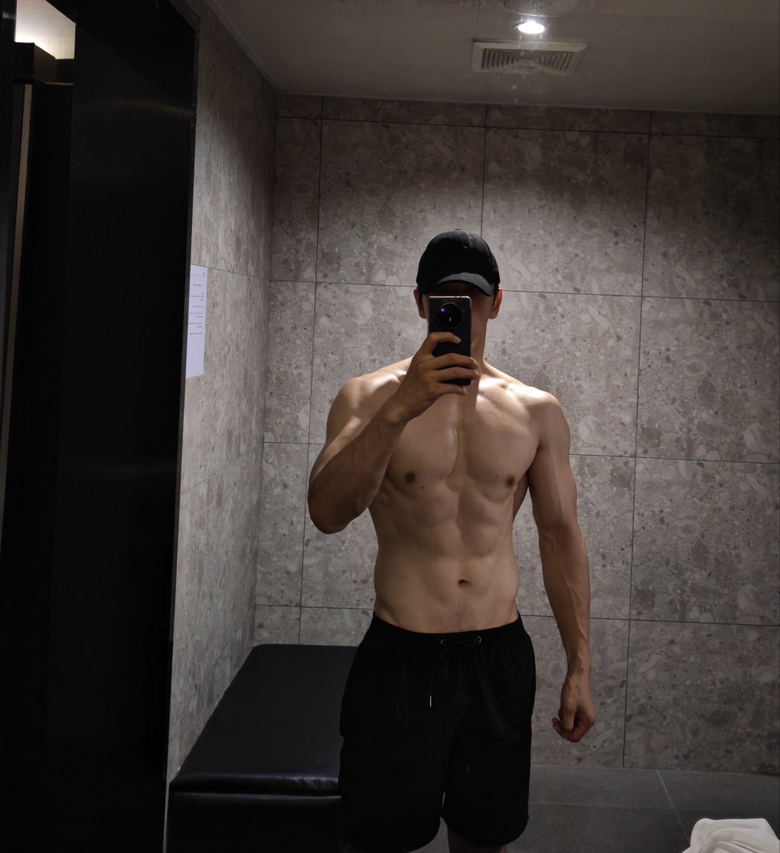 mmobarak12's tweet photo. 那些在平日光鲜亮丽高冷乖巧 但是在网上磕头认爹的女神，还有那种害羞内向连话都不敢说，却又偷偷看着母狗被野爹扇脸抽逼自慰的清纯女大，精致的包装下死守着最后的体面 #反差 #母狗 #男尊女卑 #女大学生 https://t.co/n6oW33GLz5