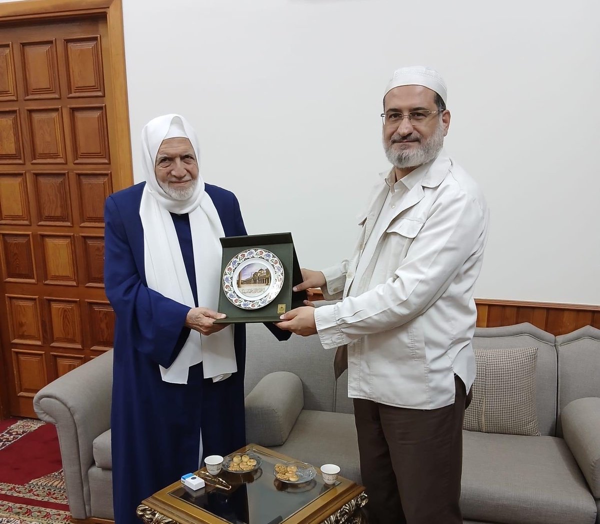 ittihadululema's tweet photo. Genel Başkan Yardımcımız Suat Yaşasın hoca ve beraberindeki heyet Suriye Müftüsü Şeyh Usame el-Rıfai’yi ziyaret etti. https://t.co/aDCcqDwe4G