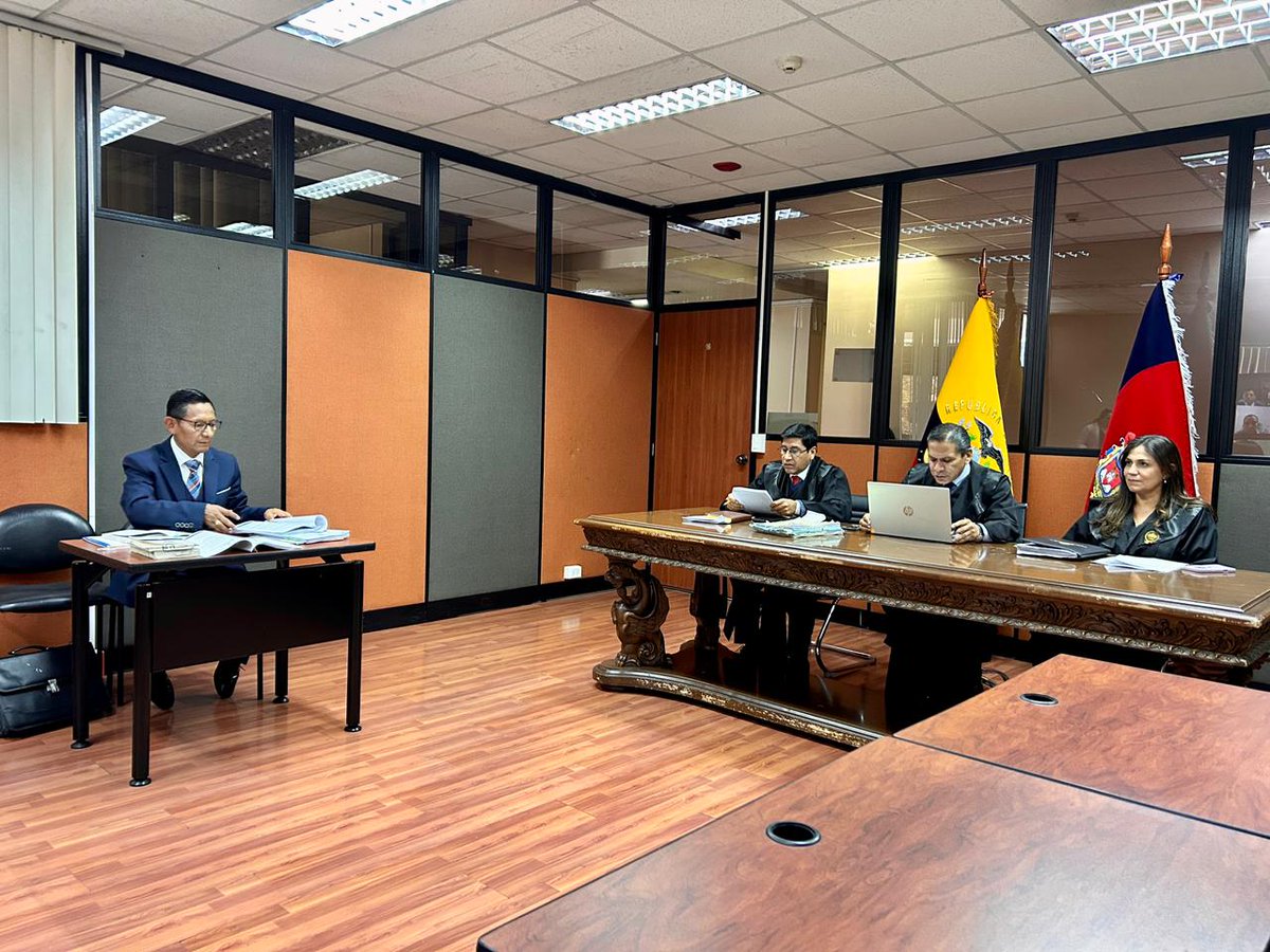 CorteNacional's tweet photo. 🟣#SalaCivilCNJ | Dr. Adrián Rojas (ponente), Dra. Rita Bravo y Dr. Marco V. Rodríguez instalan audiencia. https://t.co/su7fH6Dgrj
