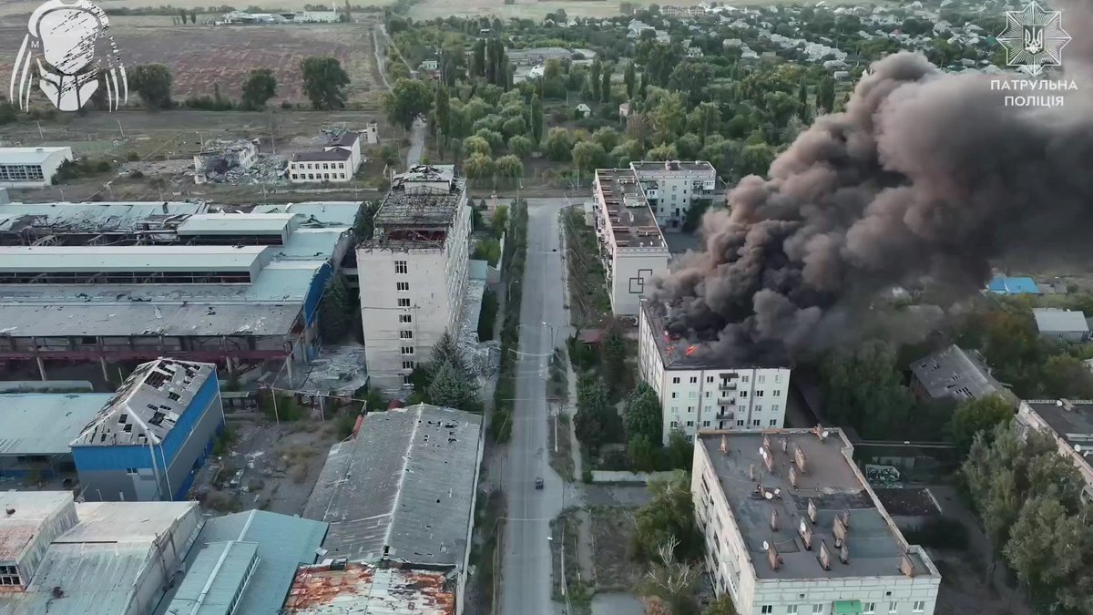 666_mancer's tweet photo. #Дружковка, Донецкая обл., наши дни: рашисты ударили FPV-дроном по пытавшейся выйти из города пожилой семейной паре, бойцы бригады "Хижак" эвакуировали их при помощи НРК, но женщина умерла в больнице
https://t.co/LbCyR0CawL #warcrimes https://t.co/Ku2OOX6XIF