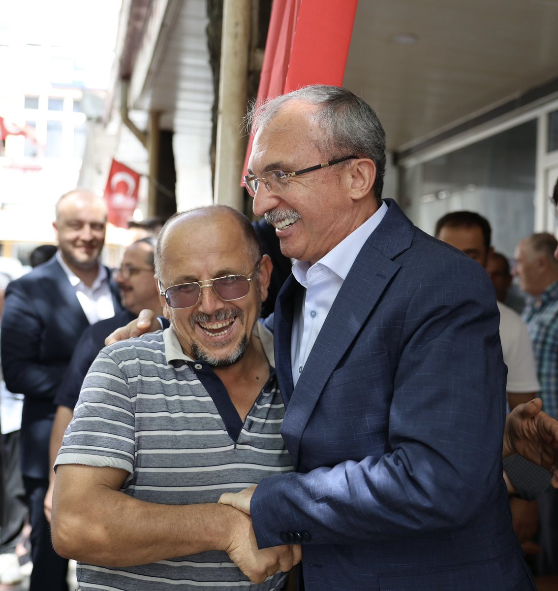 AvOrhanKIRCALI's tweet photo. 📍#Bafra
Yolumuz birdir, istikametimiz birdir, hedefimiz birdir, köklerinden aldığı güçle geleceğe yön veren, üreten, yöneten ve kuran Büyük ve #GüçlüTürkiye’dir.
Bu yürüyüşü aziz milletimizle, aynı azim ve aynı kararlılıkla sürdüreceğiz.
#AKParti https://t.co/bcivex6Y6g