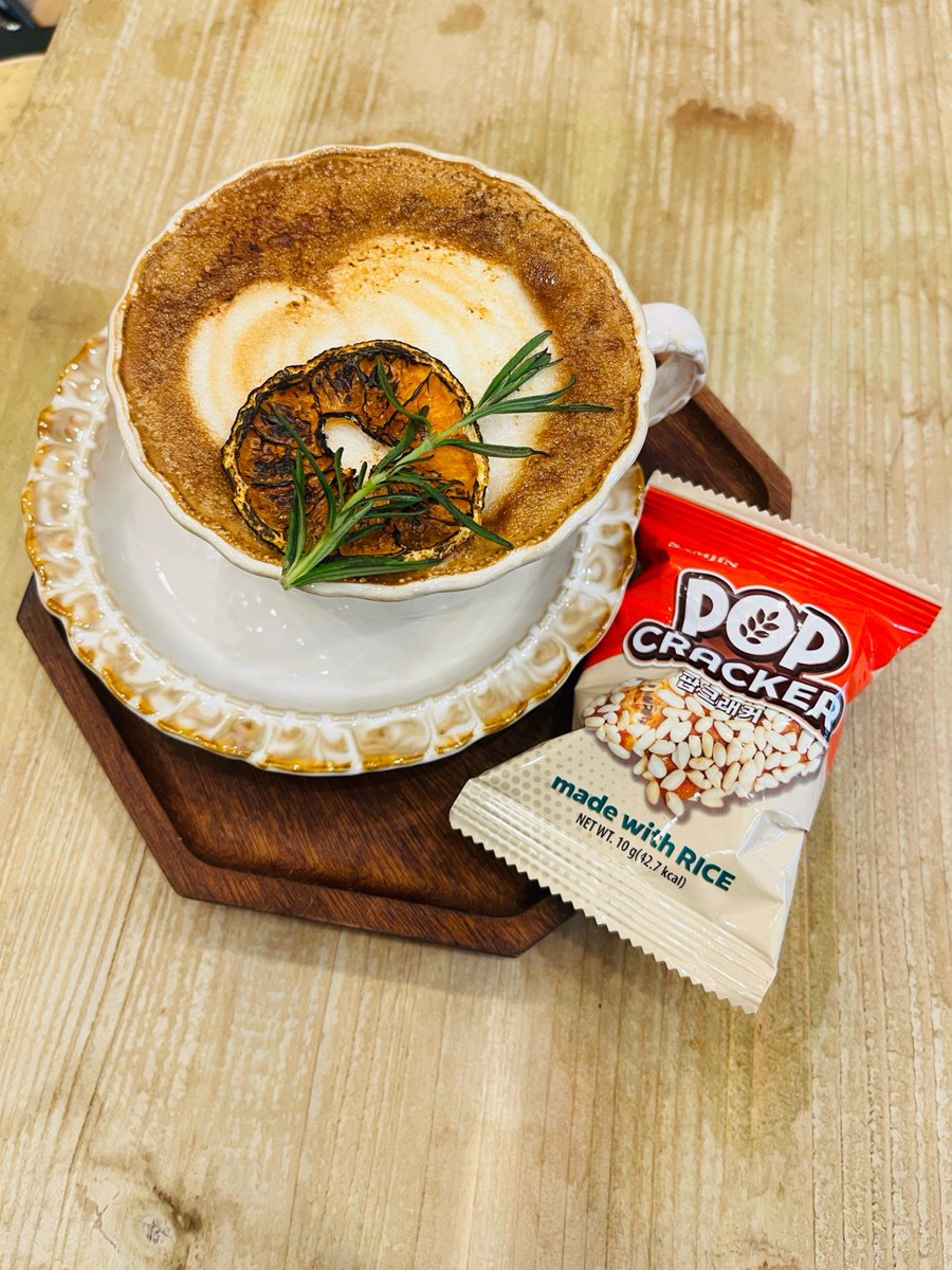 MediumRochel's tweet photo. Just discovered the perfect weekend snack—warm matcha cookie oozing white chocolate, paired with a steamy latte. The little joys hit different! https://t.co/CRNybhupaY