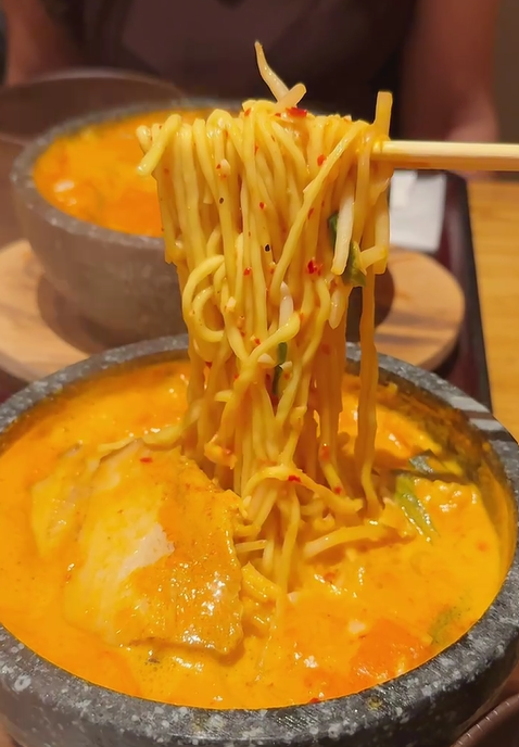 tabelog's tweet photo. ついに東京上陸！「赤から麺」

2026年8月28日（金）OPEN

📍赤から麺 渋谷店
https://t.co/rQ8TTEPwht

#東京グルメ #東京ラーメン #渋谷グルメ #渋谷ランチ #赤から麺 https://t.co/EJ7eGSKucX