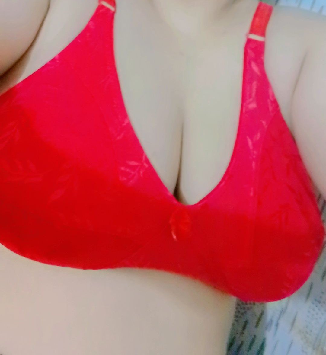 Saimabarand's tweet photo. Red Chilli 🍎🍎 https://t.co/aqENMCA5Kw