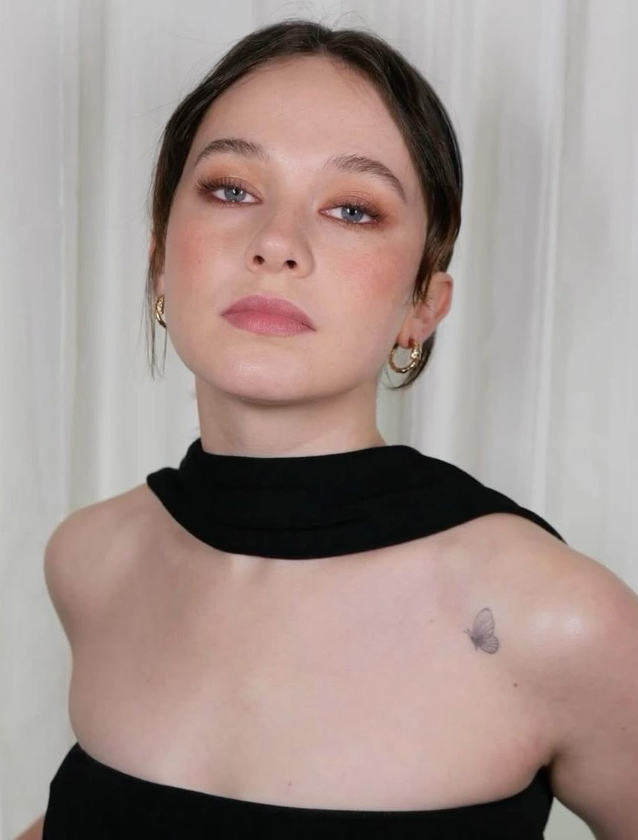 elordisdior's tweet photo. she’s so pretty https://t.co/GC3VNmbtVh