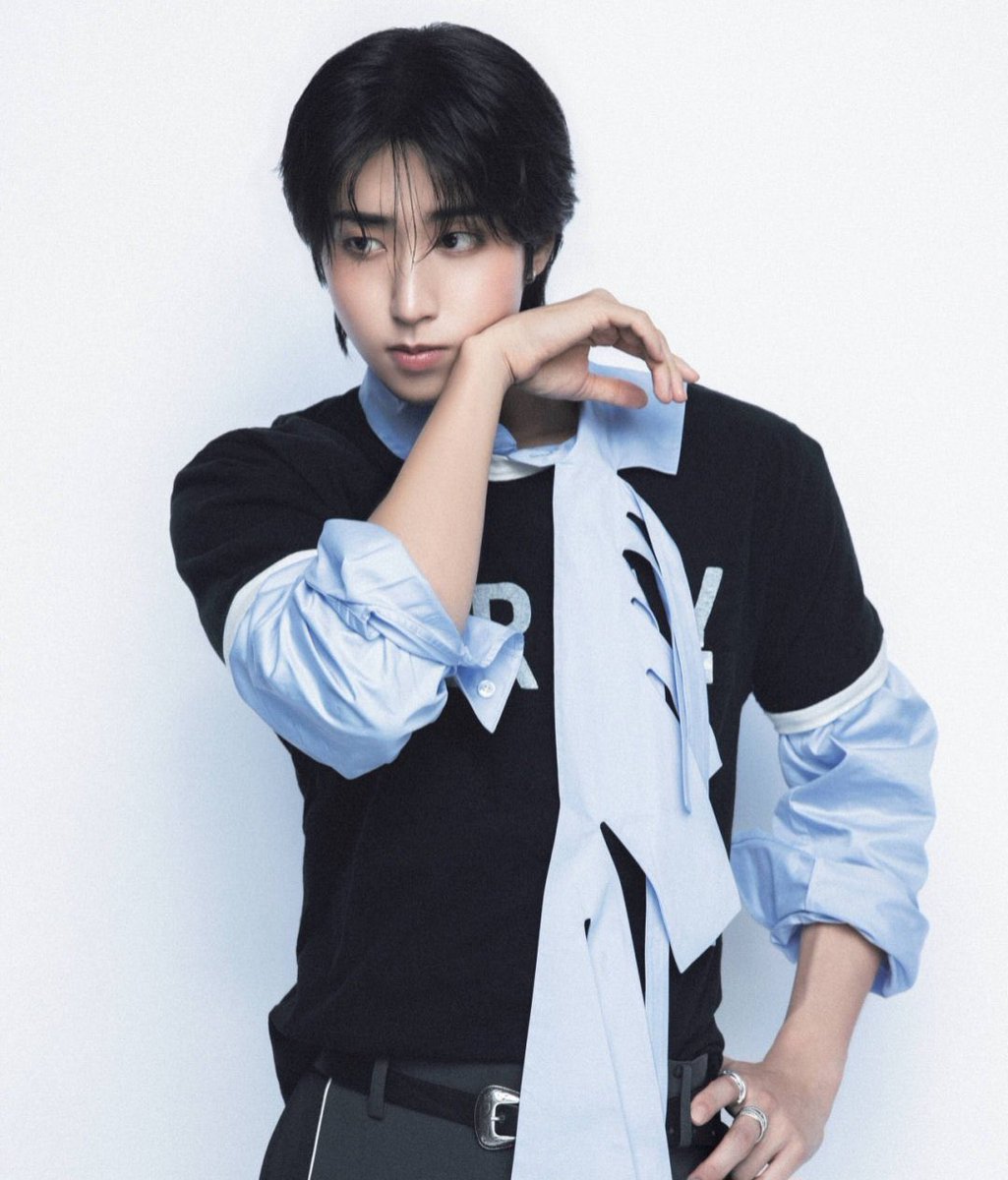 sunghachi's tweet photo. u are the prettiest boy ever i love u so 🩵

#HANxNYLONJAPAN 
#HANxNARS #HAN_NARS 
#HAN #한 #한지성 #ハン https://t.co/hIuSgsg6i4